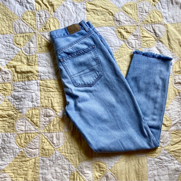 American Eagle Outfitters Denim - AE mom jean